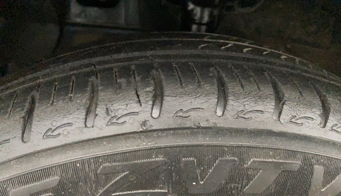 2022 Hyundai AURA SX 1.2, Petrol, Manual, 31,568 km, Left Front Tyre Tread