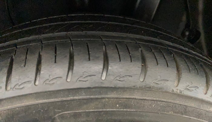 2022 Hyundai AURA SX 1.2, Petrol, Manual, 31,568 km, Left Rear Tyre Tread