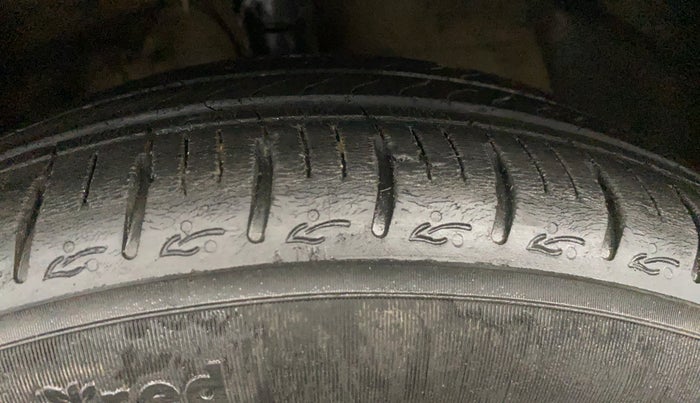 2022 Hyundai AURA SX 1.2, Petrol, Manual, 31,568 km, Right Front Tyre Tread
