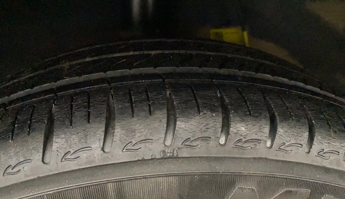 2022 Hyundai AURA SX 1.2, Petrol, Manual, 31,568 km, Right Rear Tyre Tread