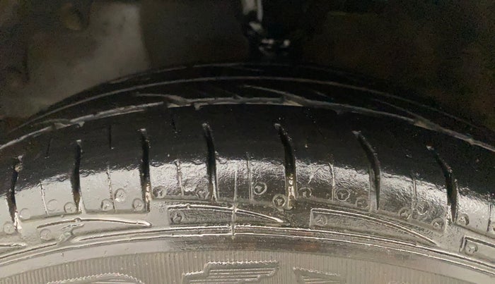 2016 Hyundai Eon ERA +, Petrol, Manual, 69,592 km, Left Front Tyre Tread