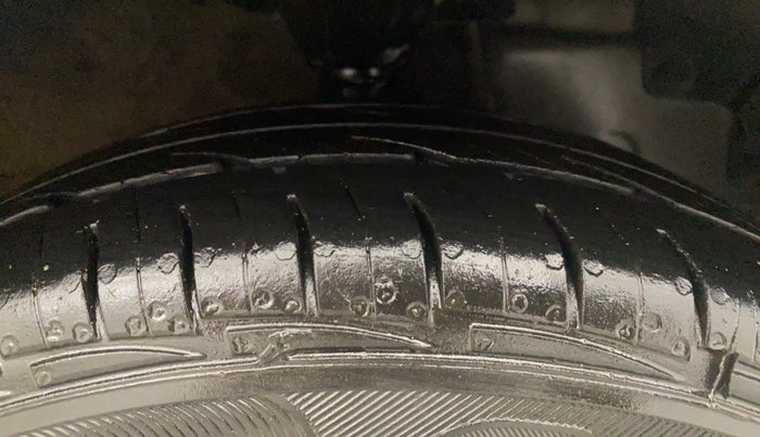 2016 Hyundai Eon ERA +, Petrol, Manual, 69,592 km, Right Front Tyre Tread