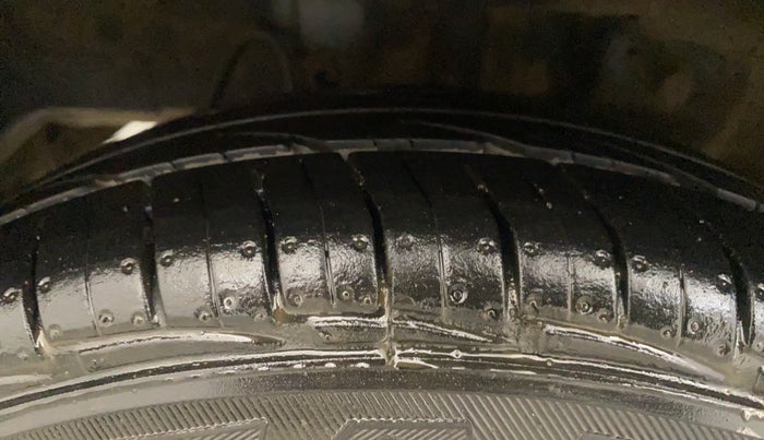 2016 Hyundai Eon ERA +, Petrol, Manual, 69,592 km, Right Rear Tyre Tread