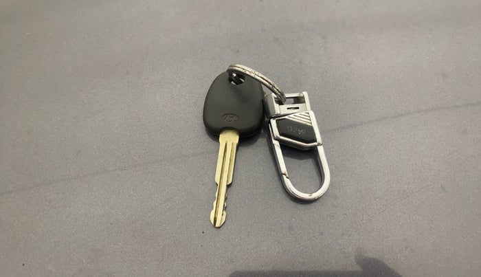 2016 Hyundai Eon ERA +, Petrol, Manual, 69,592 km, Key Close Up