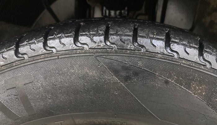 2016 Renault Kwid RXT 0.8, Petrol, Manual, 55,533 km, Right Front Tyre Tread