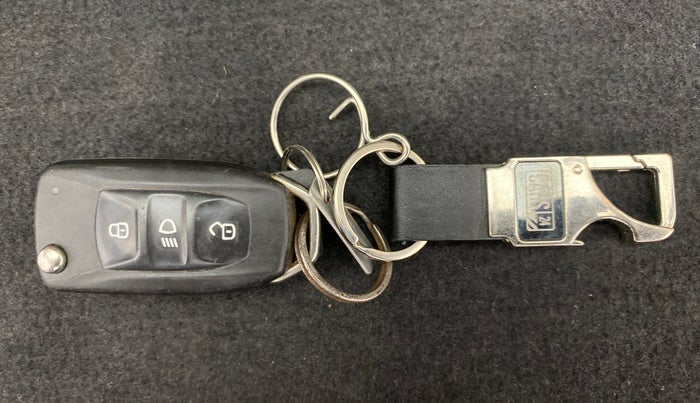 2019 Tata NEXON XM 1.5, Diesel, Manual, 70,862 km, Key Close Up