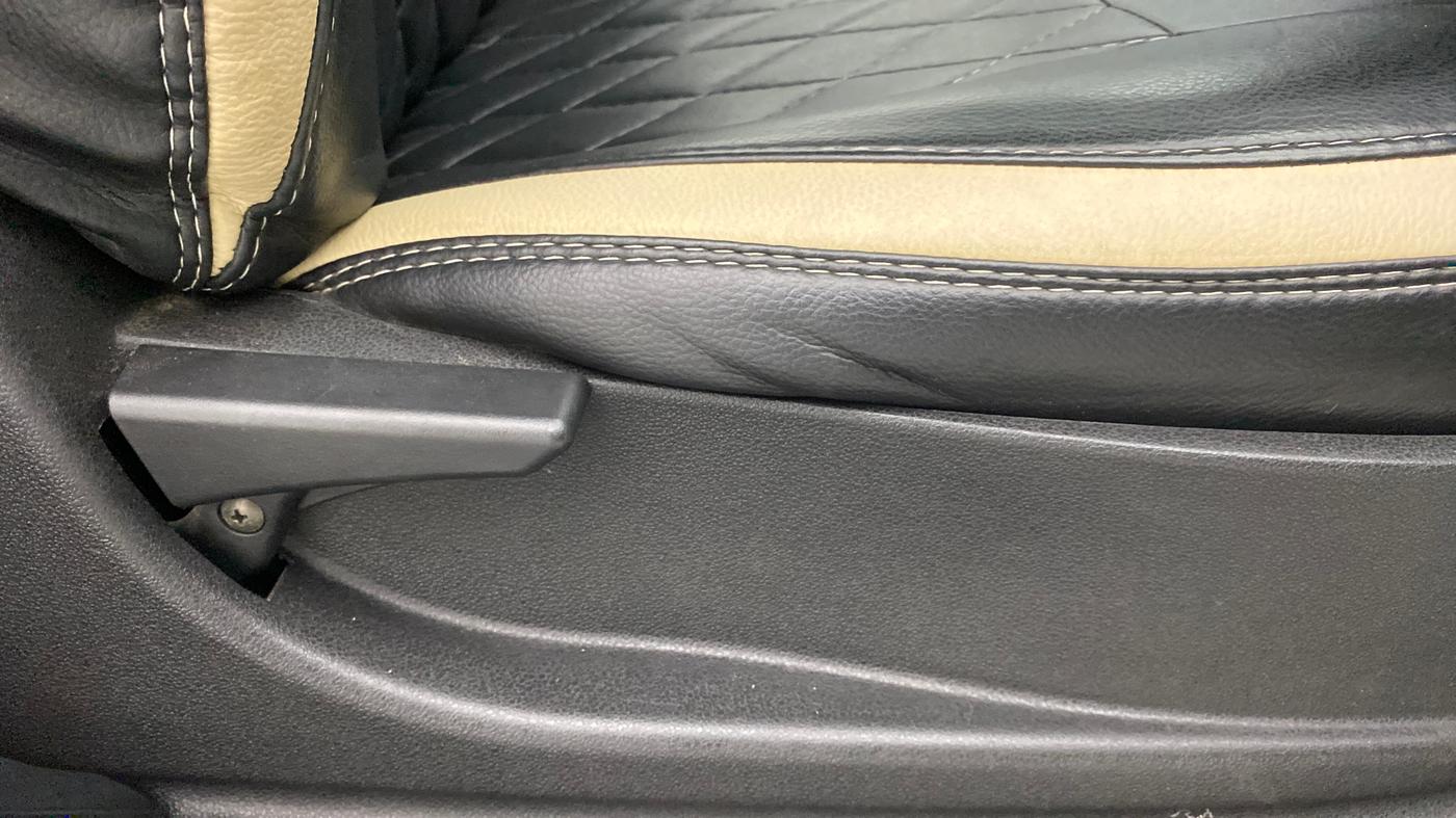 2019 Tata NEXON XM 1.5, Diesel, Manual, 70,862 km, Driver Side Adjustment Panel