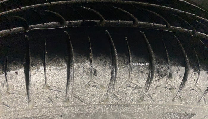 2019 Maruti Swift VXI AMT, Petrol, Automatic, 1,17,757 km, Left Rear Tyre Tread