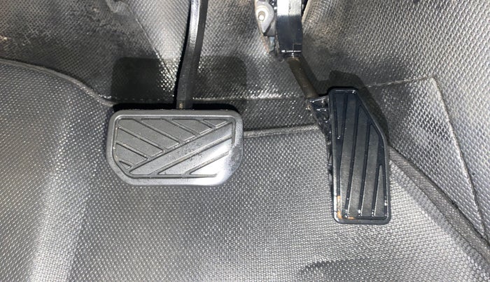 2019 Maruti Swift VXI AMT, Petrol, Automatic, 1,17,757 km, Pedals