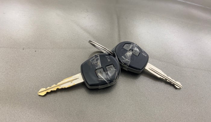 2019 Maruti Swift VXI AMT, Petrol, Automatic, 1,17,757 km, Key Close Up