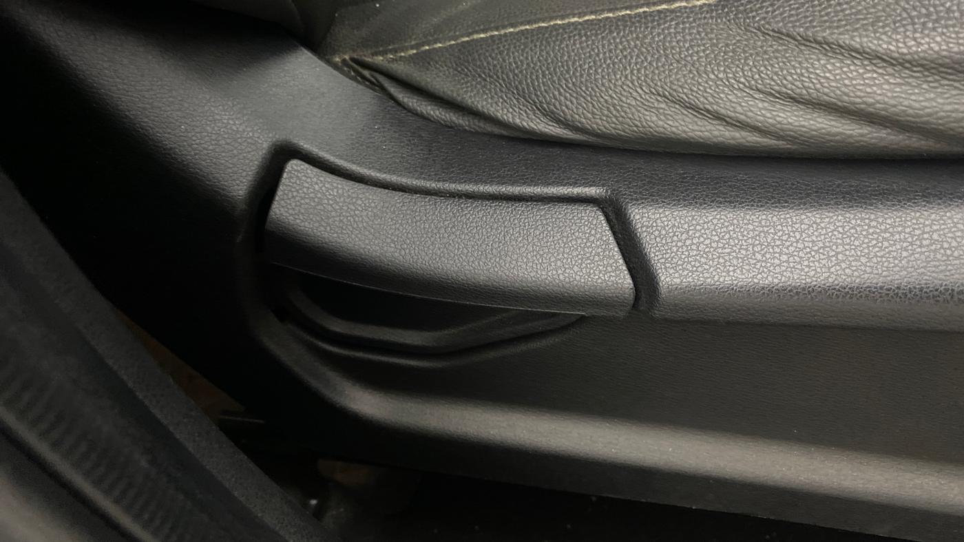 2019 Hyundai VENUE S 1.2, Petrol, Manual, 82,853 km, Driver Side Adjustment Panel