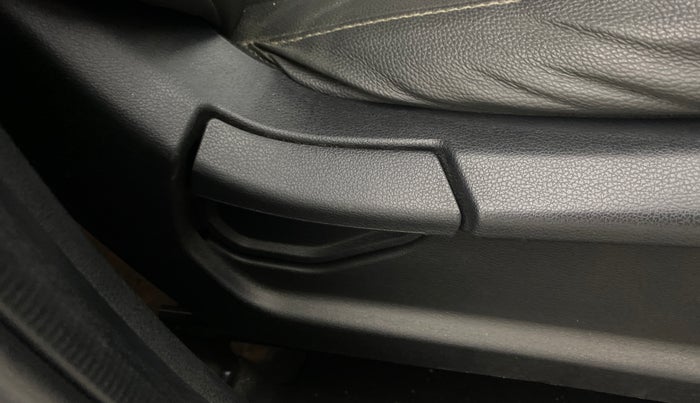 2019 Hyundai VENUE S 1.2, Petrol, Manual, 82,853 km, Driver Side Adjustment Panel