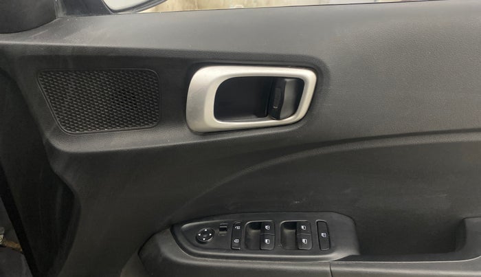 2019 Hyundai VENUE S 1.2, Petrol, Manual, 82,853 km, Driver Side Door Panels Control