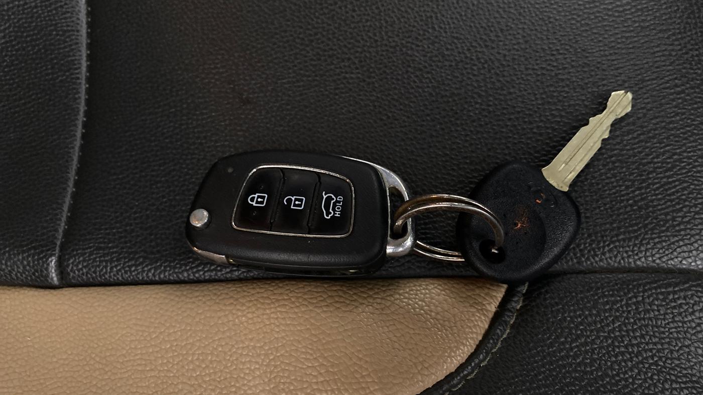 2019 Hyundai VENUE S 1.2, Petrol, Manual, 82,853 km, Key Close Up