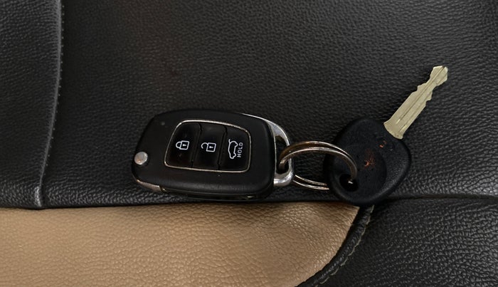 2019 Hyundai VENUE S 1.2, Petrol, Manual, 82,853 km, Key Close Up