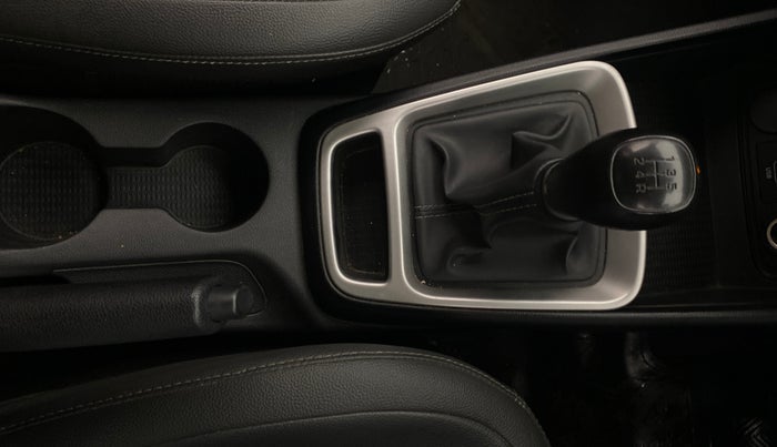 2019 Hyundai VENUE S 1.2, Petrol, Manual, 82,853 km, Gear Lever