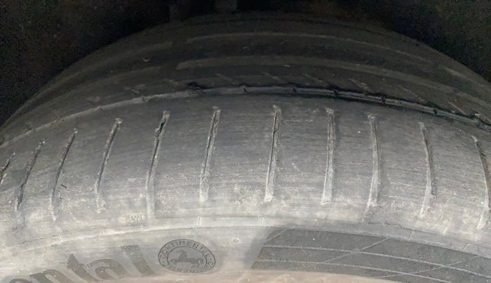 2017 Ford Ecosport TITANIUM+ 1.5L DIESEL, Diesel, Manual, 1,05,390 km, Right Rear Tyre Tread