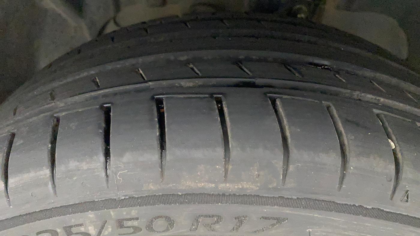 2017 Ford Ecosport TITANIUM+ 1.5L DIESEL, Diesel, Manual, 1,05,390 km, Left Front Tyre Tread