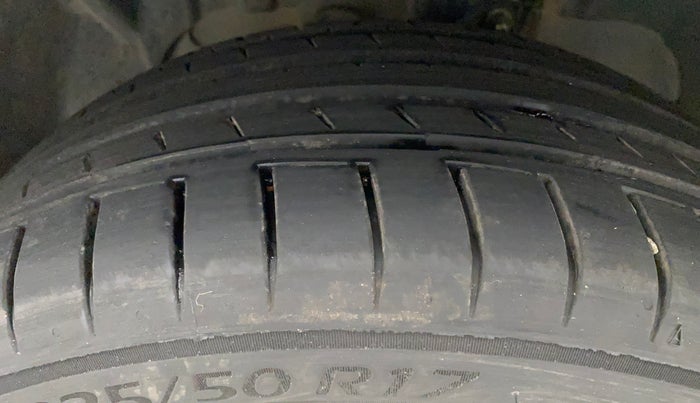 2017 Ford Ecosport TITANIUM+ 1.5L DIESEL, Diesel, Manual, 1,05,390 km, Left Front Tyre Tread