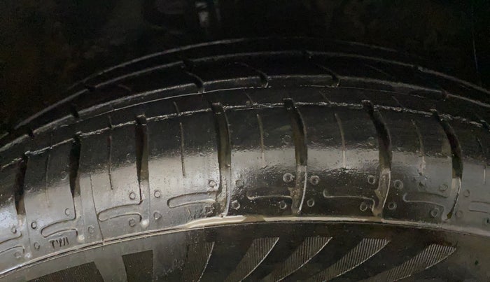 2015 Maruti Celerio VXI AMT, Petrol, Automatic, 81,120 km, Right Front Tyre Tread