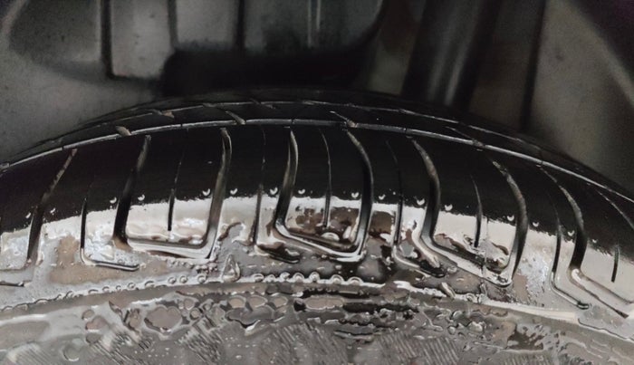 2021 Maruti Swift ZXI PLUS DUAL TONE, CNG, Manual, 55,586 km, Left Rear Tyre Tread