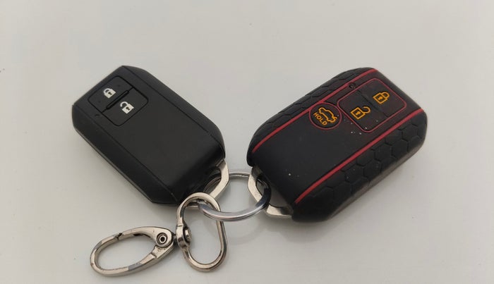 2021 Maruti Swift ZXI PLUS DUAL TONE, CNG, Manual, 55,586 km, Key Close Up