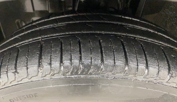 2020 Renault TRIBER RXZ, Petrol, Manual, 25,273 km, Left Front Tyre Tread