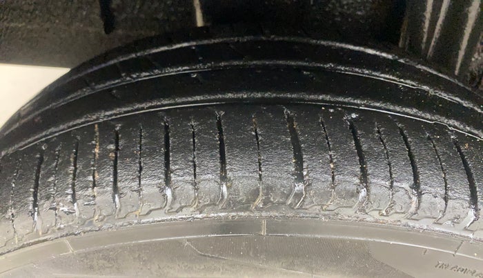 2020 Renault TRIBER RXZ, Petrol, Manual, 25,273 km, Right Rear Tyre Tread