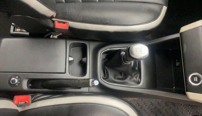 2020 Renault TRIBER RXZ, Petrol, Manual, 25,273 km, Gear Lever