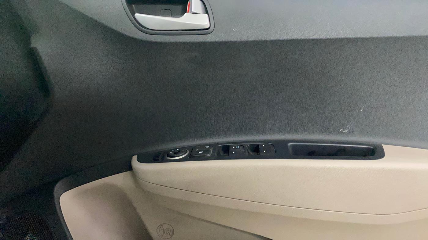 2018 Hyundai Grand i10 SPORTZ 1.2 KAPPA VTVT, Petrol, Manual, 34,083 km, Driver Side Door Panels Control