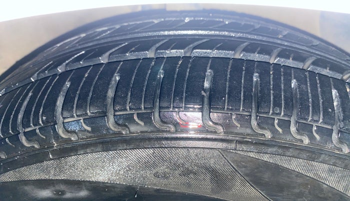 2018 Hyundai Grand i10 SPORTZ 1.2 KAPPA VTVT, Petrol, Manual, 34,068 km, Right Front Tyre Tread