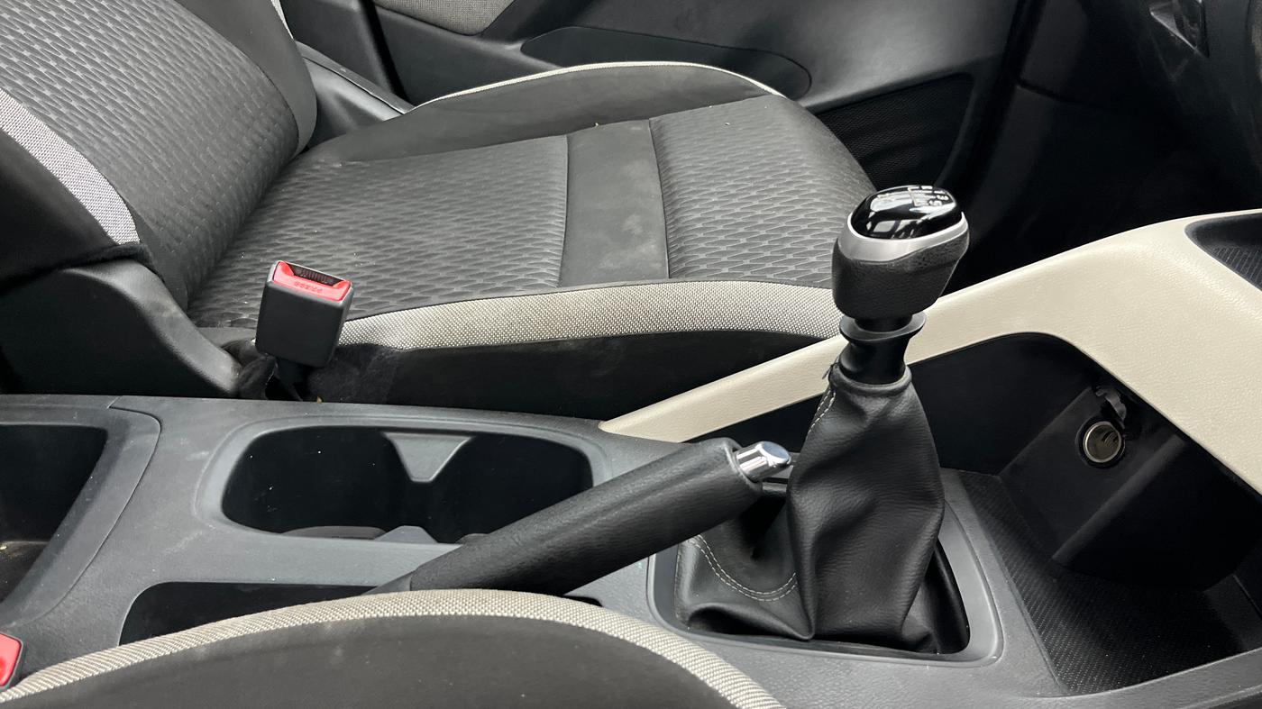 2022 Nissan MAGNITE XE, Petrol, Manual, 27,237 km, Gear Lever