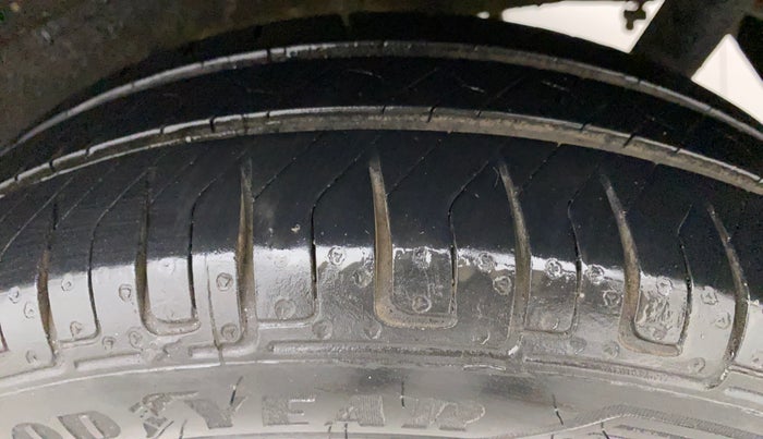 2013 Maruti Wagon R Stingray VXI, Petrol, Manual, 78,133 km, Left Rear Tyre Tread