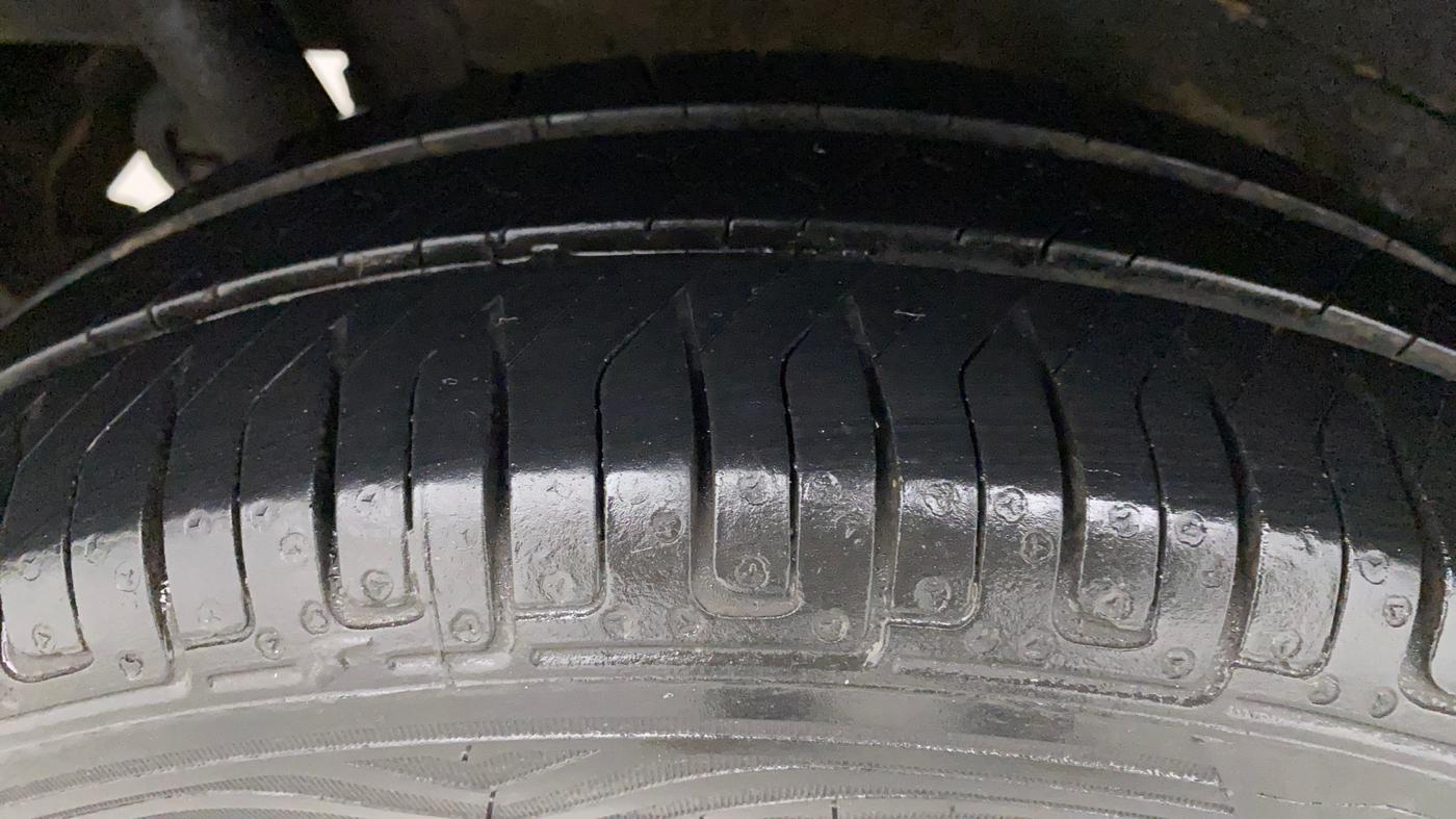 2013 Maruti Wagon R Stingray VXI, Petrol, Manual, 78,133 km, Right Rear Tyre Tread