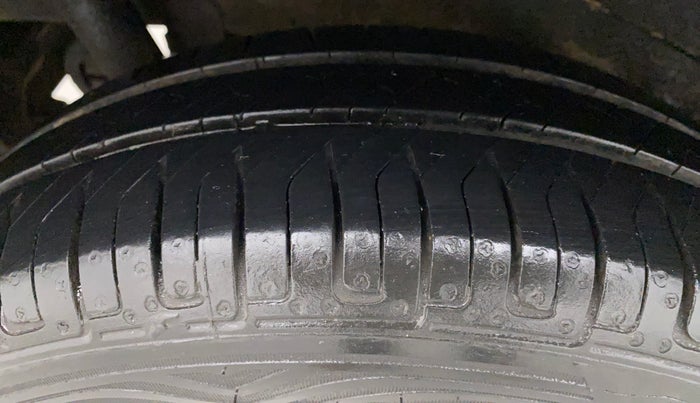 2013 Maruti Wagon R Stingray VXI, Petrol, Manual, 78,133 km, Right Rear Tyre Tread