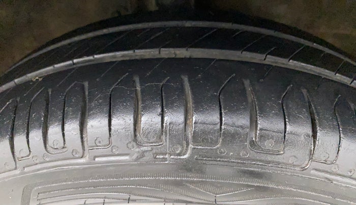 2013 Maruti Wagon R Stingray VXI, Petrol, Manual, 78,133 km, Right Front Tyre Tread
