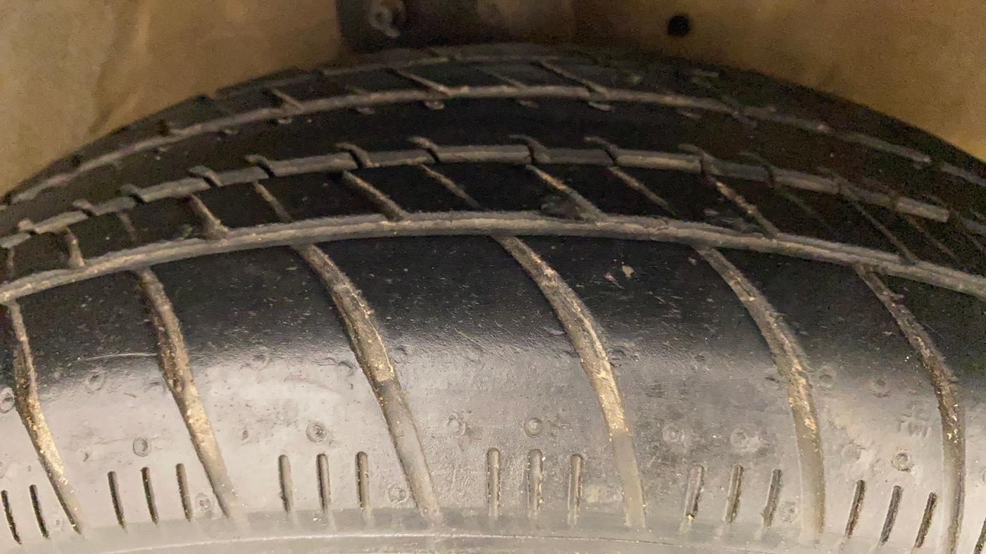 2016 Maruti Celerio ZXI AMT, Petrol, Automatic, 73,168 km, Right Front Tyre Tread