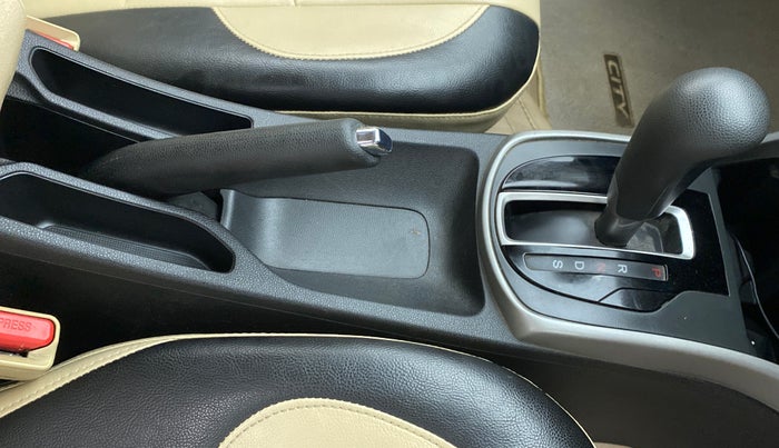 2018 Honda City V CVT, CNG, Automatic, 91,698 km, Gear Lever