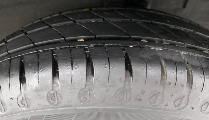 2021 Renault Kwid 1.0 RXT Opt, Petrol, Manual, 4,369 km, Left Rear Tyre Tread