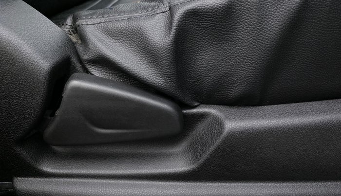 2021 Renault Kwid 1.0 RXT Opt, Petrol, Manual, 4,369 km, Driver Side Adjustment Panel