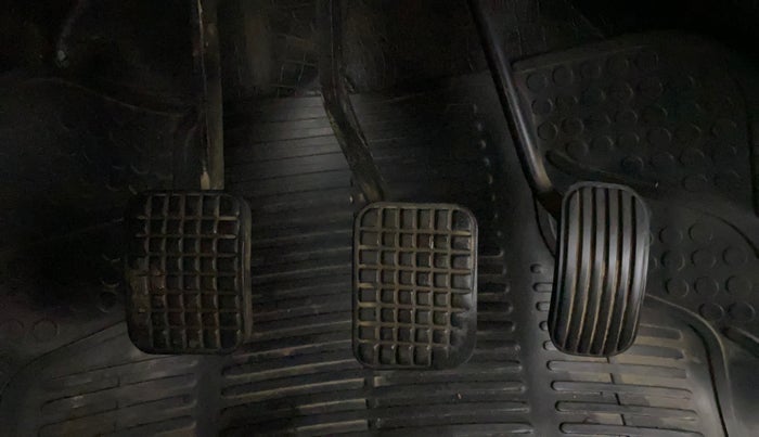 2016 Tata Tiago XT PETROL, Petrol, Manual, 70,339 km, Pedals