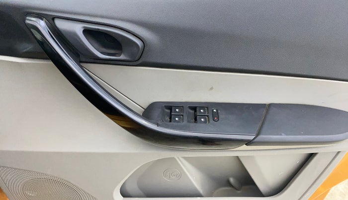 2016 Tata Tiago XT PETROL, Petrol, Manual, 70,339 km, Driver Side Door Panels Control