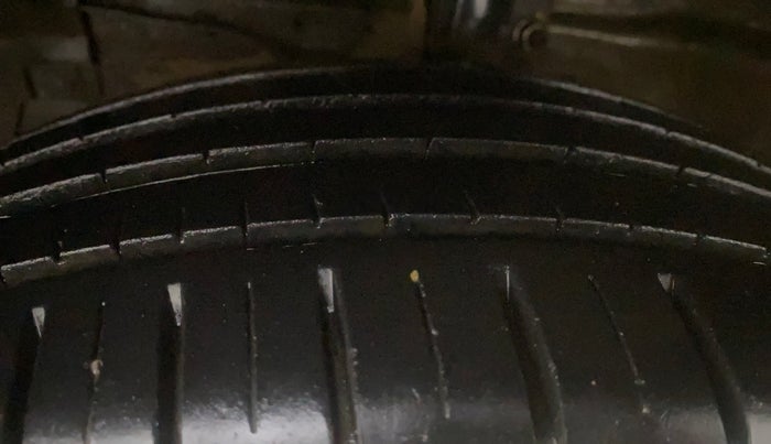 2018 Maruti Ciaz ALPHA  AT 1.5 SHVS PETROL, Petrol, Automatic, 52,276 km, Left Front Tyre Tread