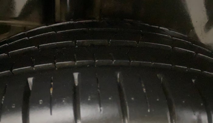 2018 Maruti Ciaz ALPHA  AT 1.5 SHVS PETROL, Petrol, Automatic, 52,276 km, Right Rear Tyre Tread