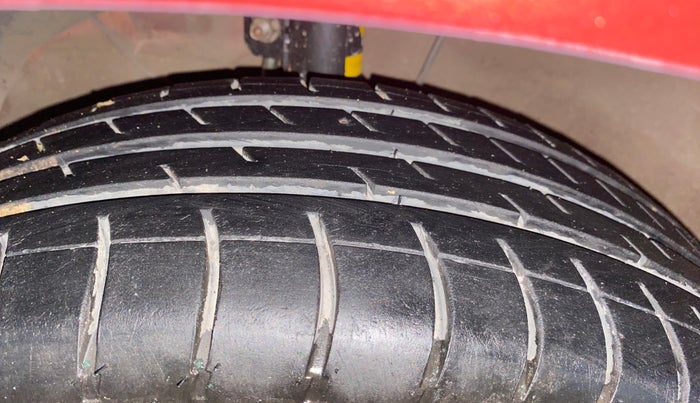 2017 Maruti Dzire ZXI, Petrol, Manual, 1,07,601 km, Left Front Tyre Tread