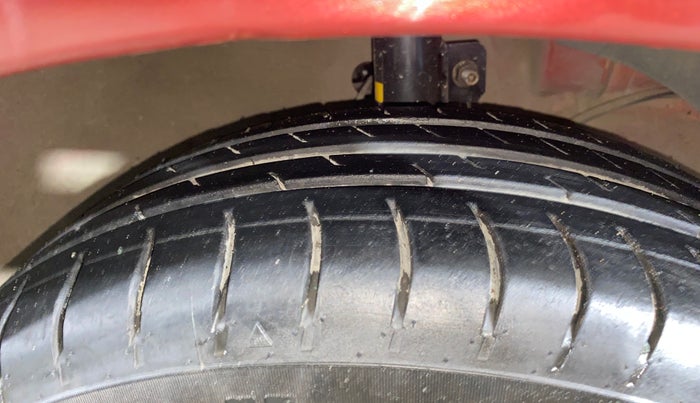 2017 Maruti Dzire ZXI, Petrol, Manual, 1,07,601 km, Right Front Tyre Tread