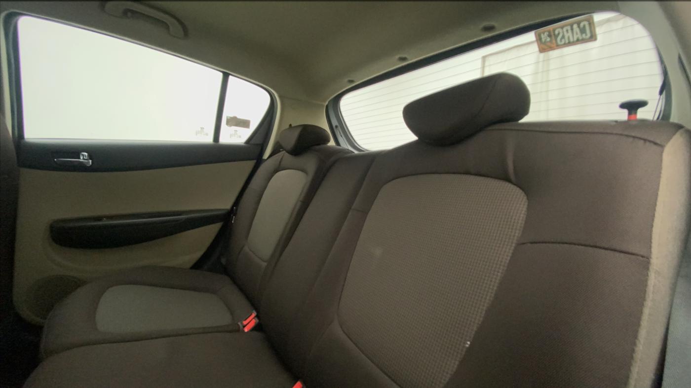 2014 Hyundai i20 SPORTZ 1.2, Petrol, Manual, 23,241 km, Right Side Rear Door Cabin