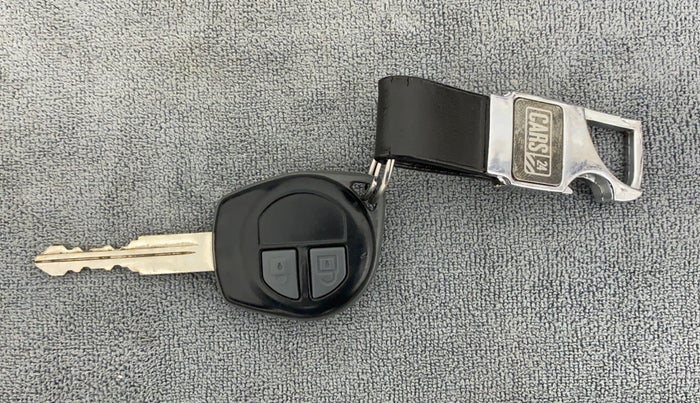 2015 Maruti Swift VXI, Petrol, Manual, 74,548 km, Key Close Up