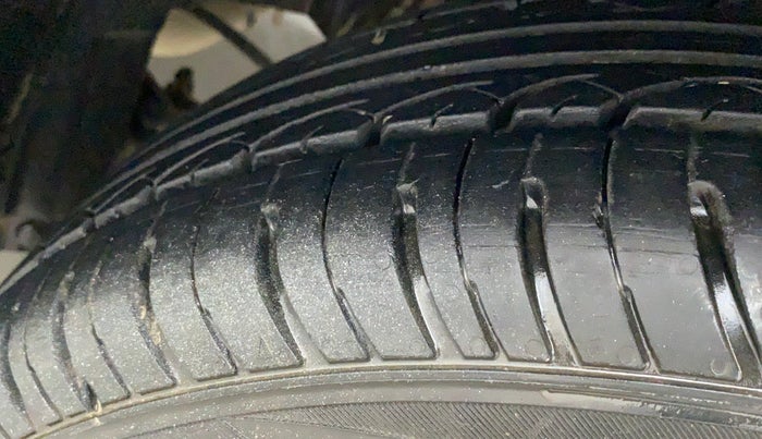 2015 Maruti Swift VXI, Petrol, Manual, 74,548 km, Left Rear Tyre Tread
