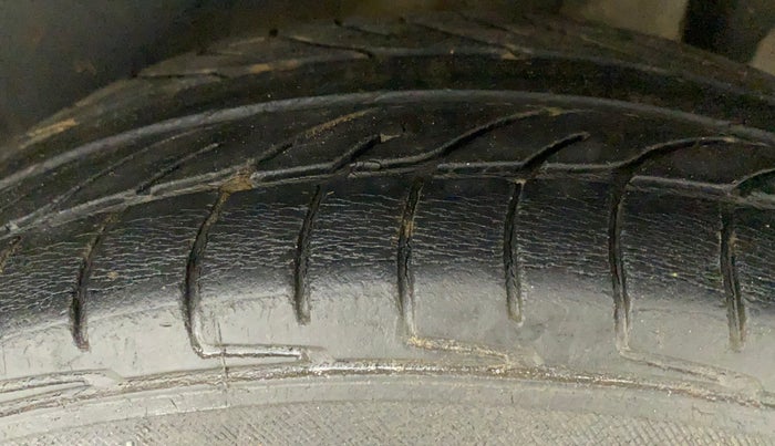 2011 Volkswagen Polo COMFORTLINE 1.2L PETROL, Petrol, Manual, 74,232 km, Left Rear Tyre Tread
